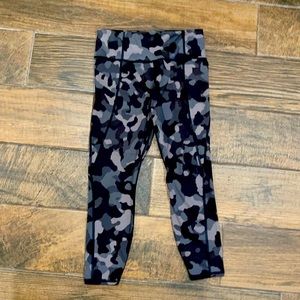 Athleta Lightning Camo 7/8 Tight size SP